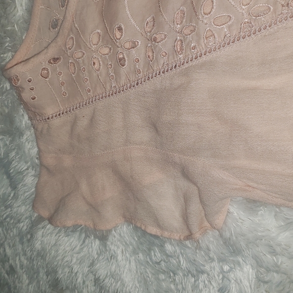 GAP Cap Sleeve Eyelet Flowy Top - Picture 4 of 7